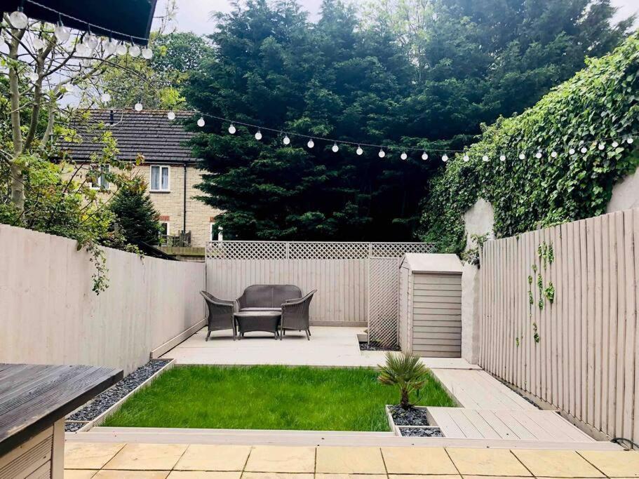 The Villas, Newly Refurbished Modern Home - Free Parking, Prime, Netflix 버킹엄 외부 사진