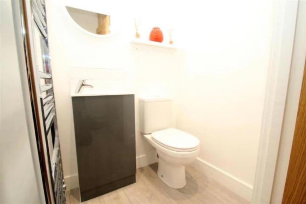The Villas, Newly Refurbished Modern Home - Free Parking, Prime, Netflix 버킹엄 외부 사진